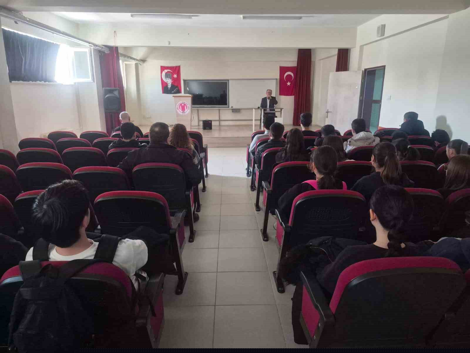 Çine’de öğrencilere cami ve hayat temalı konferans verildi
