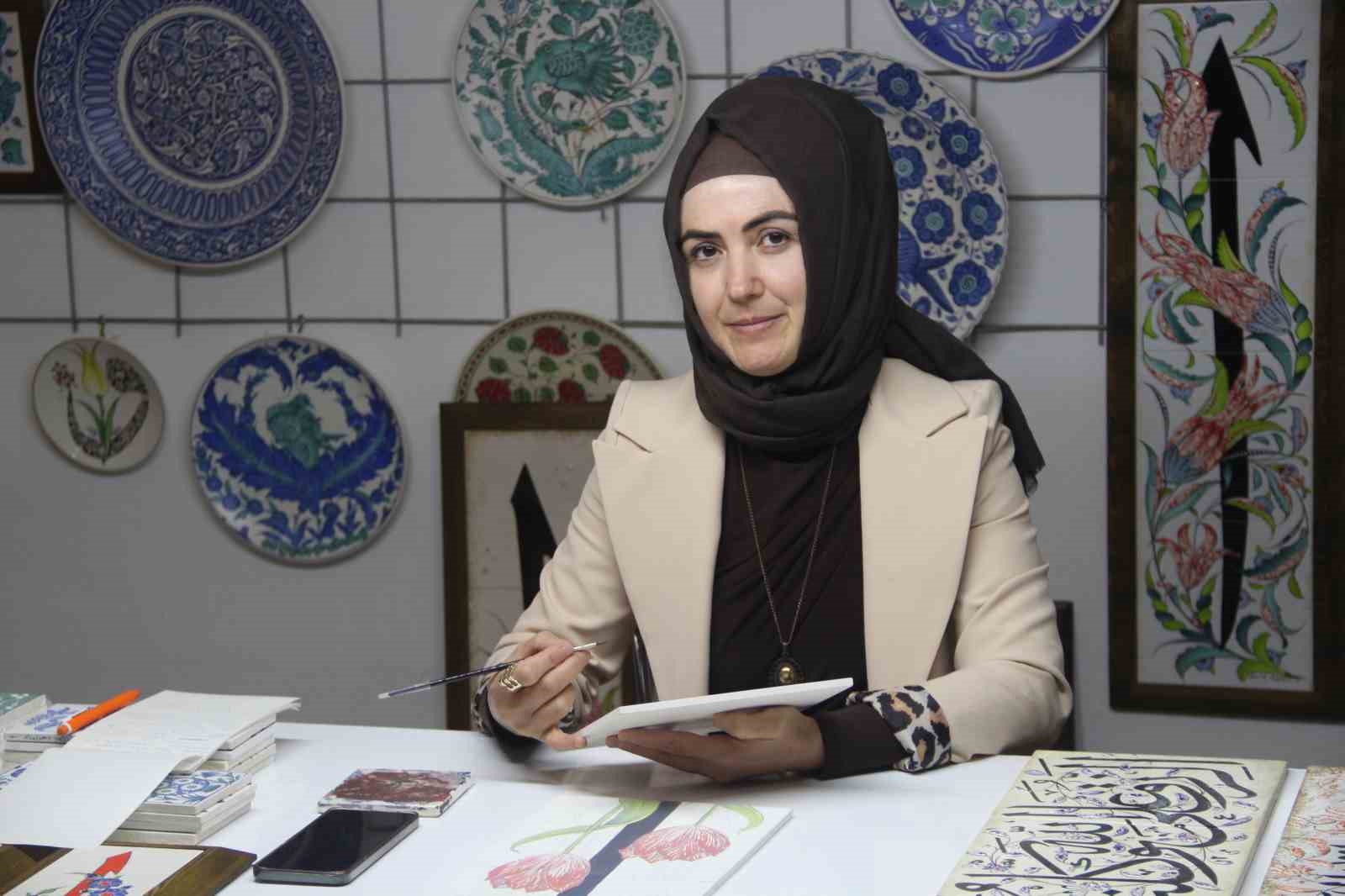 Çini sanatçısı Özlem Aşar: "Vav ile Elif’in aşkını eserlerime yansıtıyorum"
