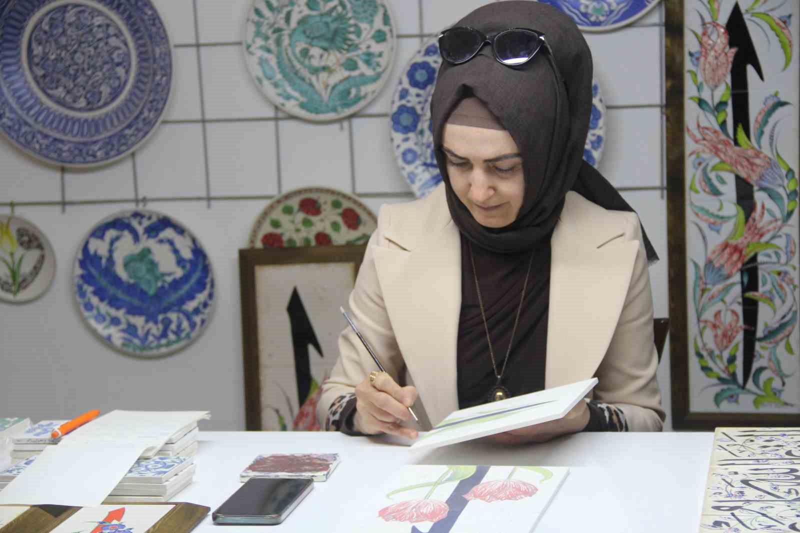 Çini sanatçısı Özlem Aşar: "Vav ile Elif’in aşkını eserlerime yansıtıyorum"
