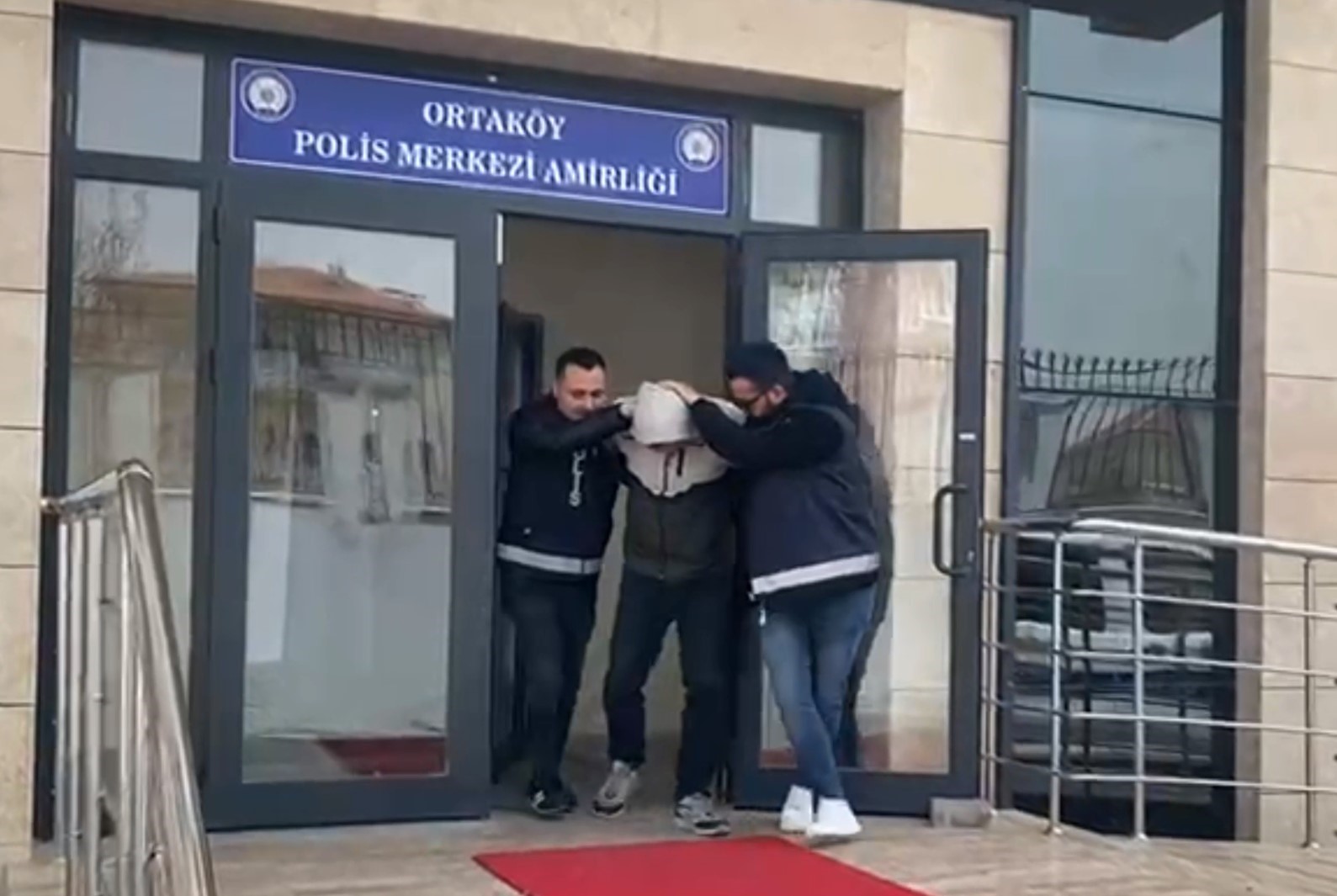 Cinsel istismar suçundan aranan şüpheli yakalanarak tutuklandı
