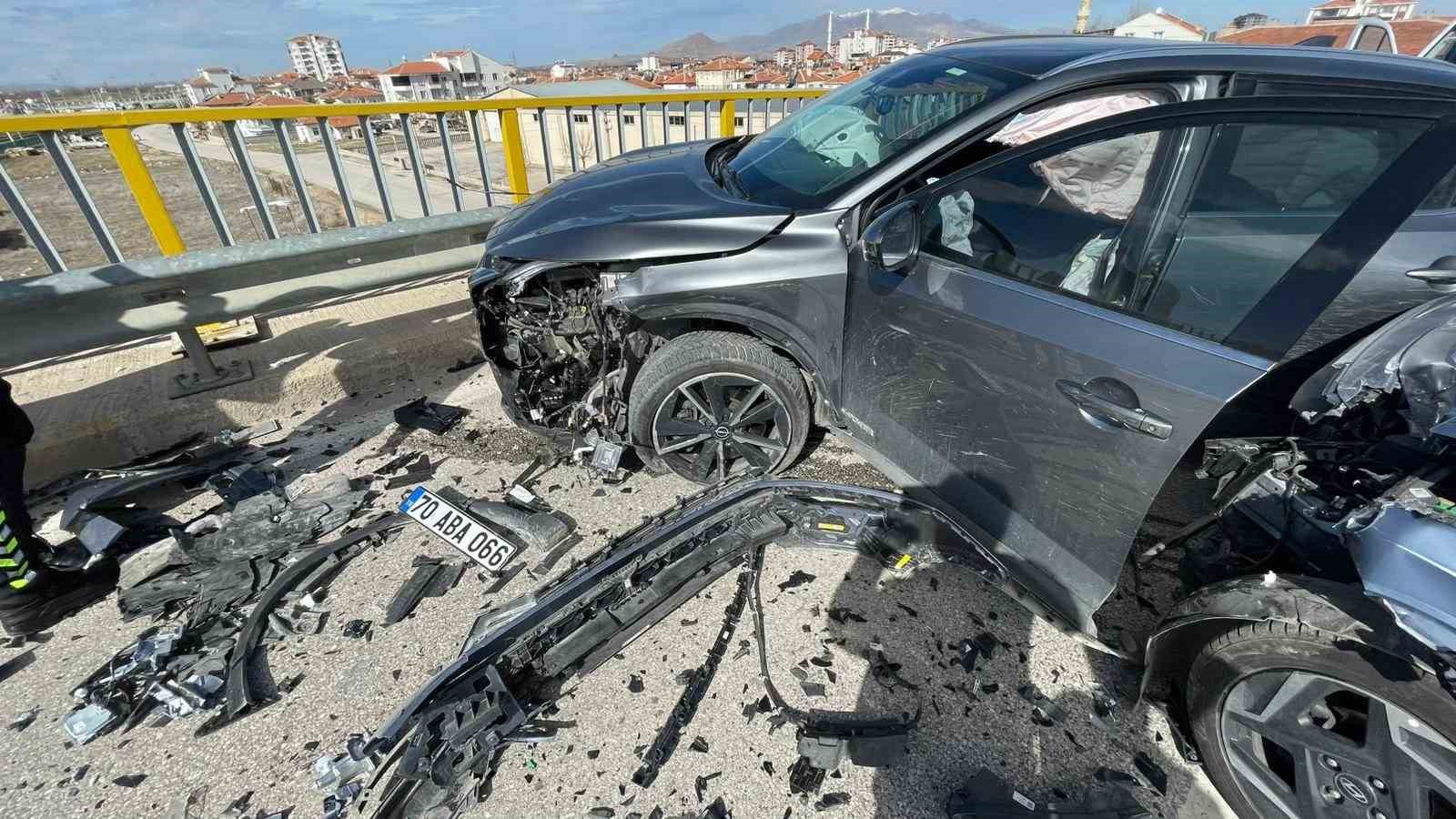 Cip ile otomobil kafa kafaya çarpıştı: 6 yaralı
