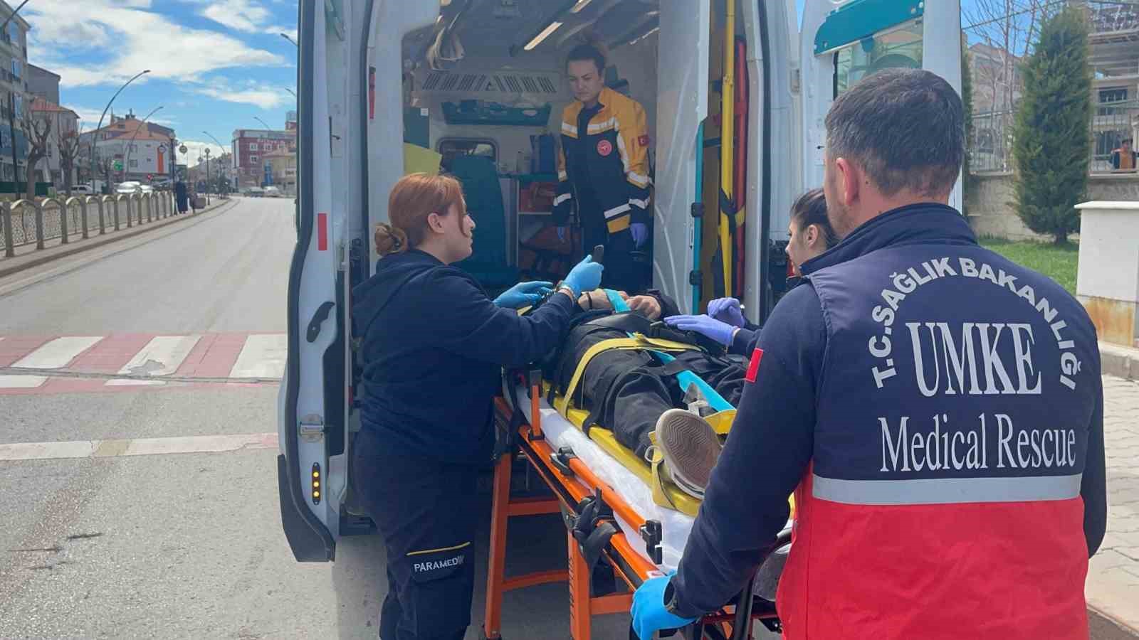 Cipe arkadan çarpan motosikletli genç yaralandı
