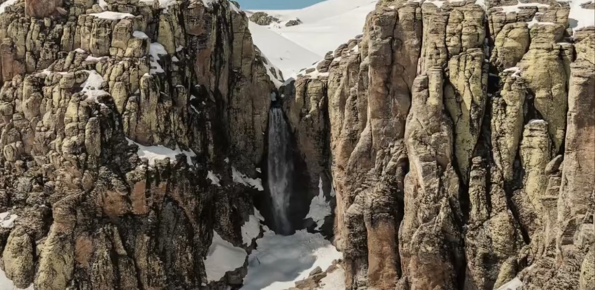 Çır Şelalesi misafirlerini ağırlıyor
