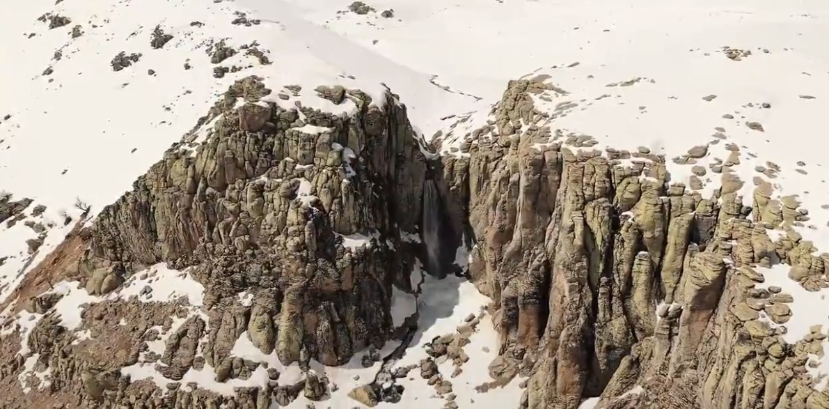 Çır Şelalesi misafirlerini ağırlıyor
