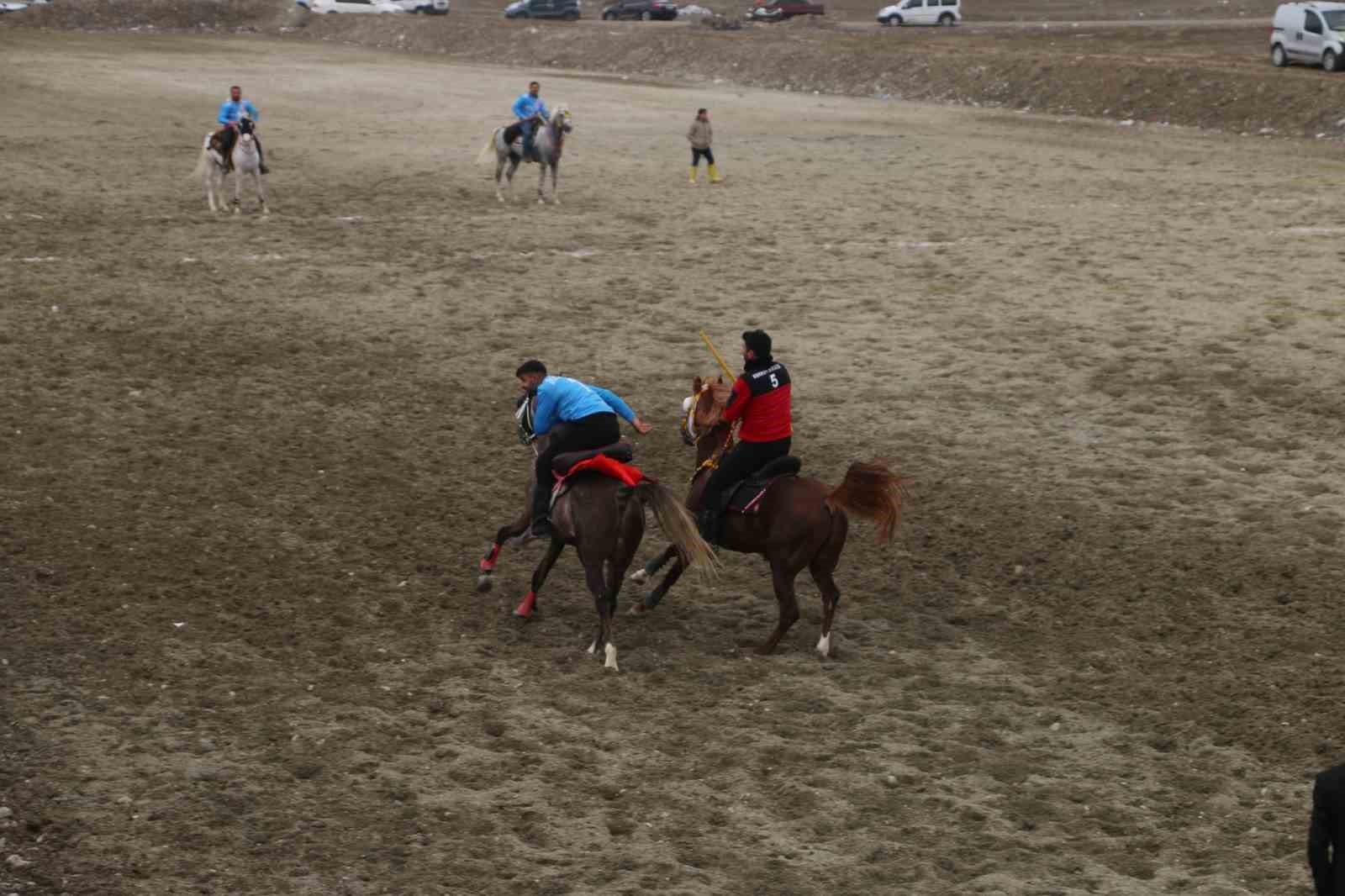 Cirit müsabakası nefes kesti
