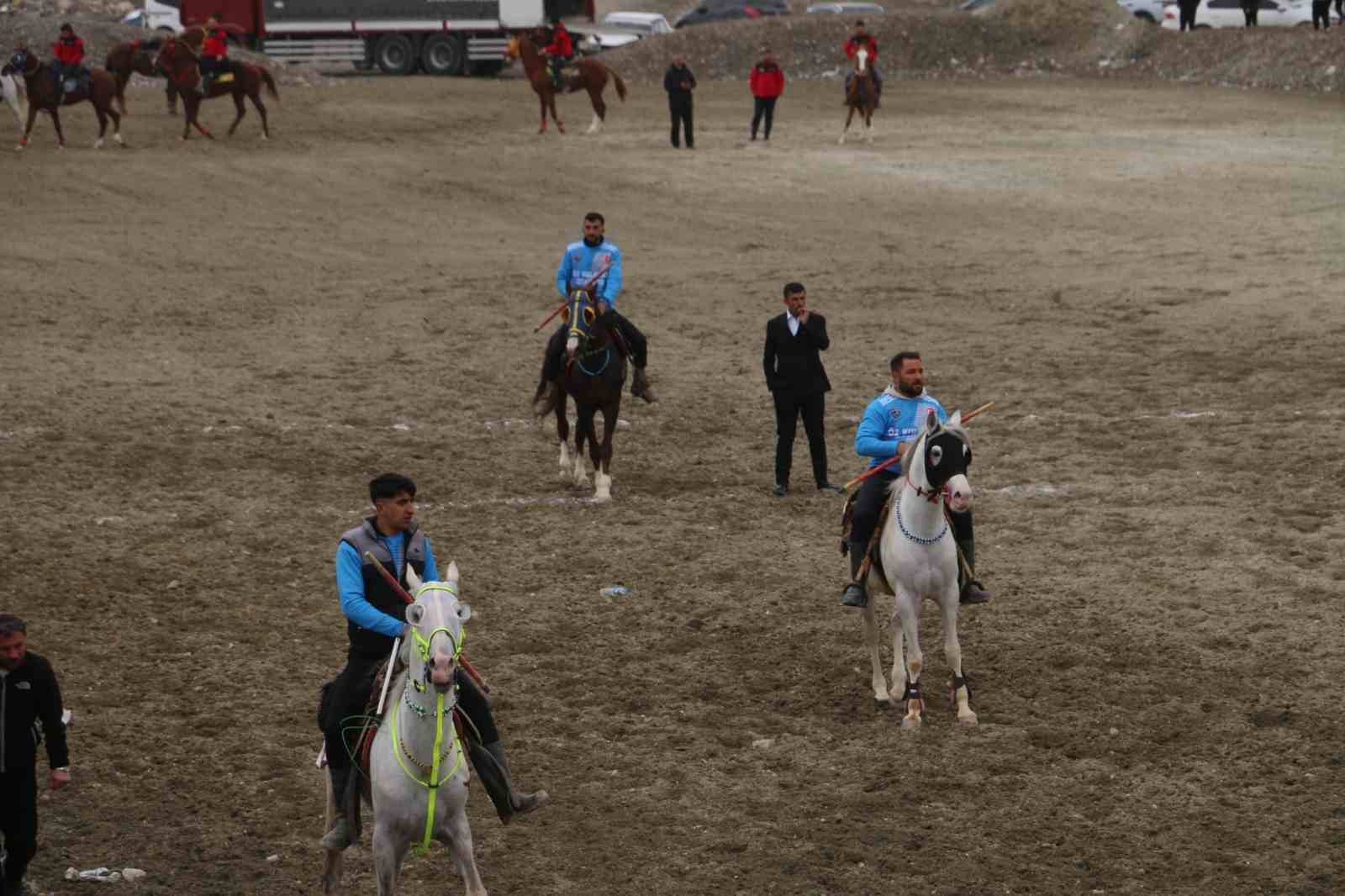 Cirit müsabakası nefes kesti
