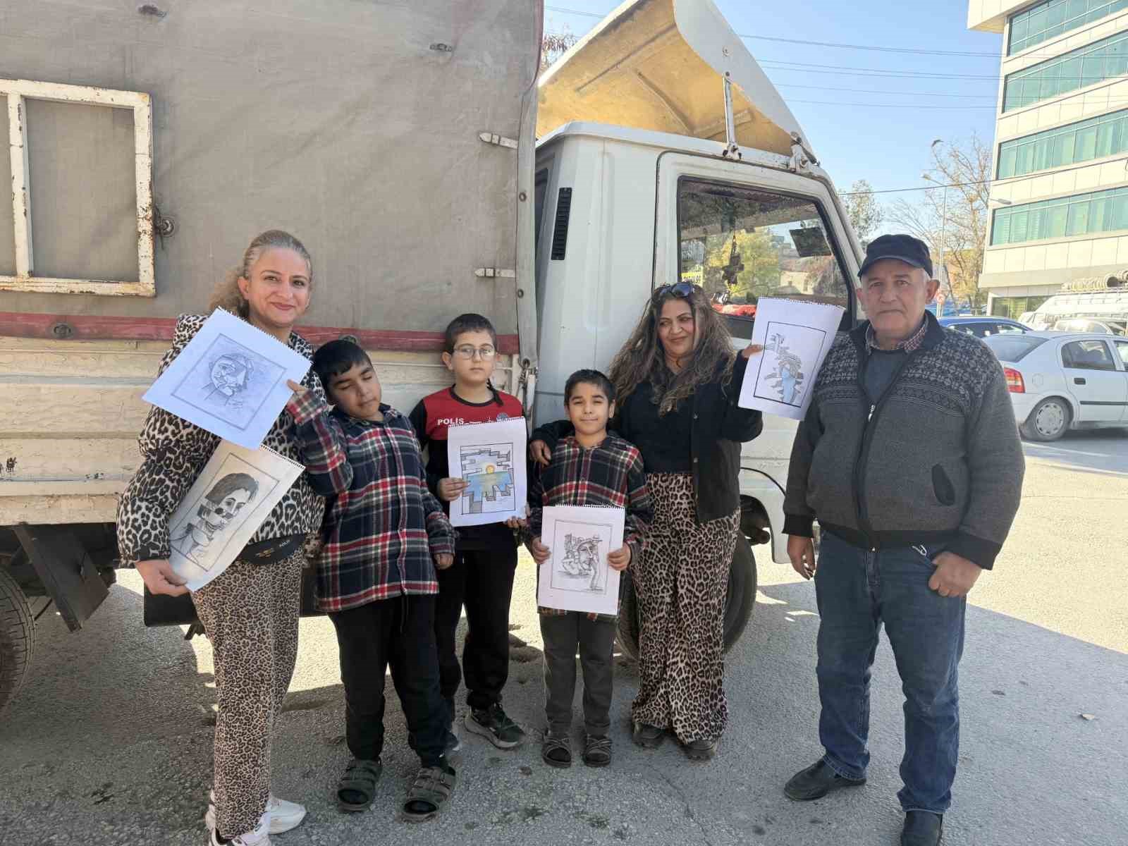 Çizimlerini gören ressam sanıyor: Nakliyatçının resimleri ressamların çizimlerini aratmıyor
