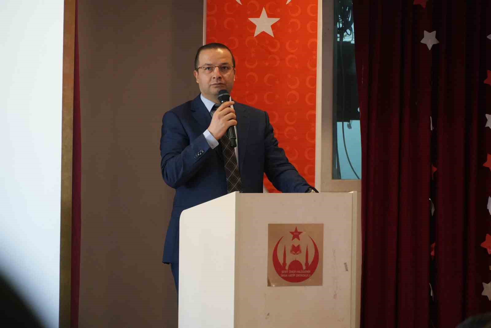 Cizre Kaymakamı Baycar, lise öğrencilerine tavsiyelerde bulundu
