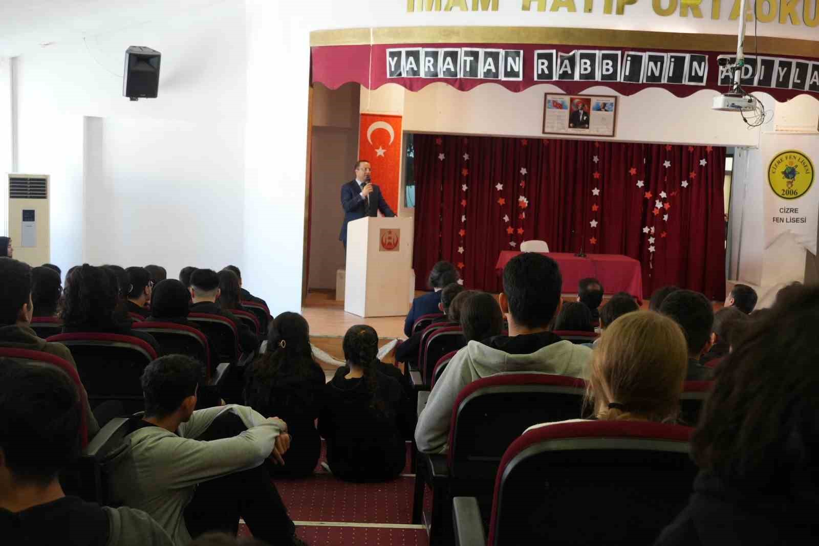 Cizre Kaymakamı Baycar, lise öğrencilerine tavsiyelerde bulundu
