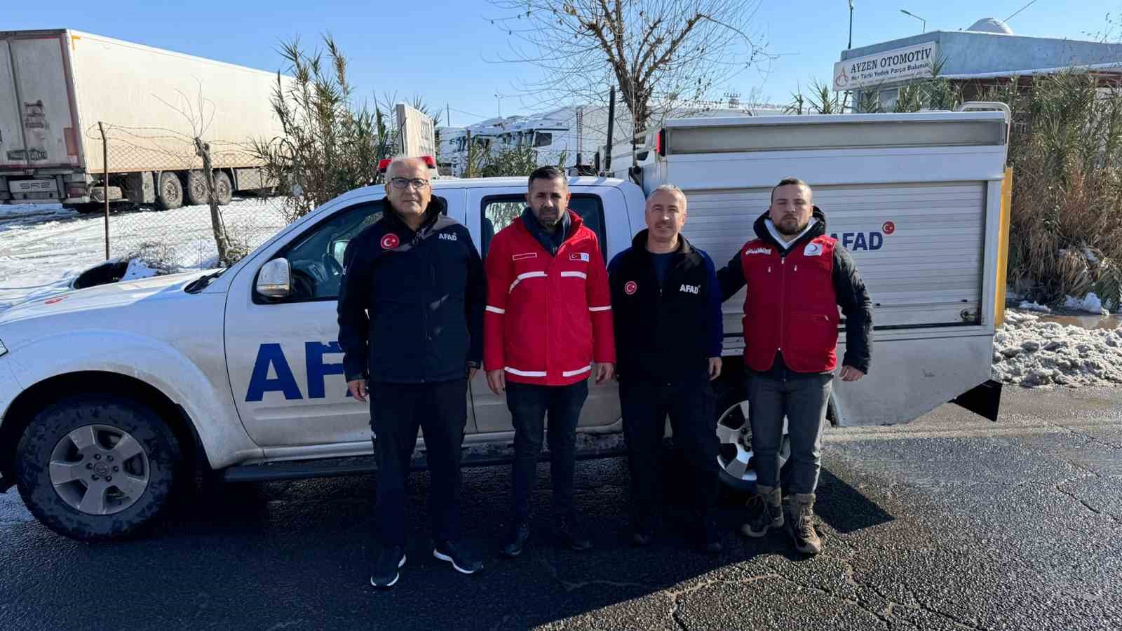 Cizre Kızılay’dan yolda kalan tır şoförlerine sıcak destek
