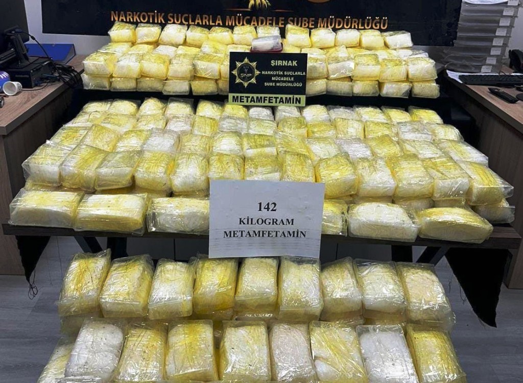 Cizre’de 142 kilo metamfetaminle yakalanan 2 zehir taciri tutuklandı
