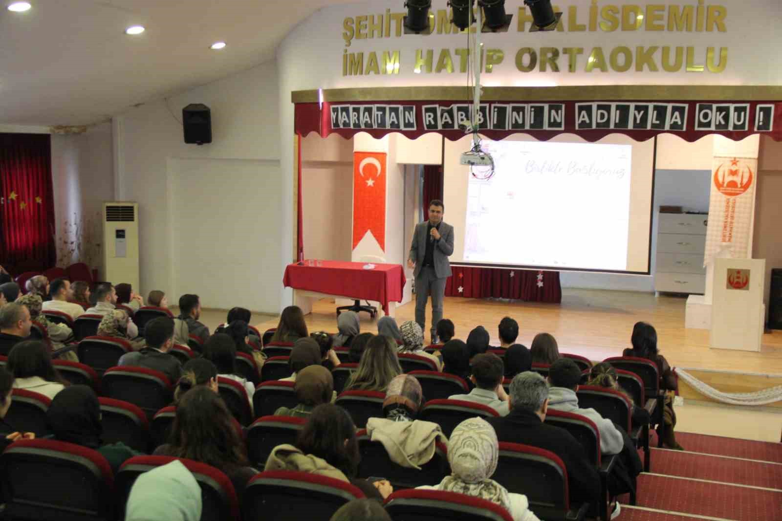 Cizre’de aday öğretmenlere kapsamlı uyum eğitimi
