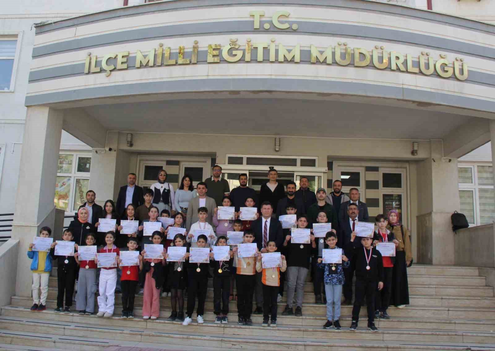 Cizre’de akıl ve zeka oyunlarında geleceğin dahileri ödüllendirildi
