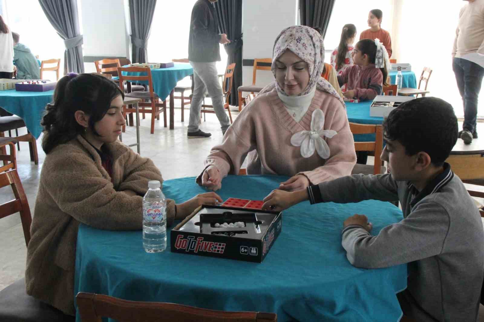 Cizre’de akıl ve zeka oyunlarında geleceğin dahileri ödüllendirildi
