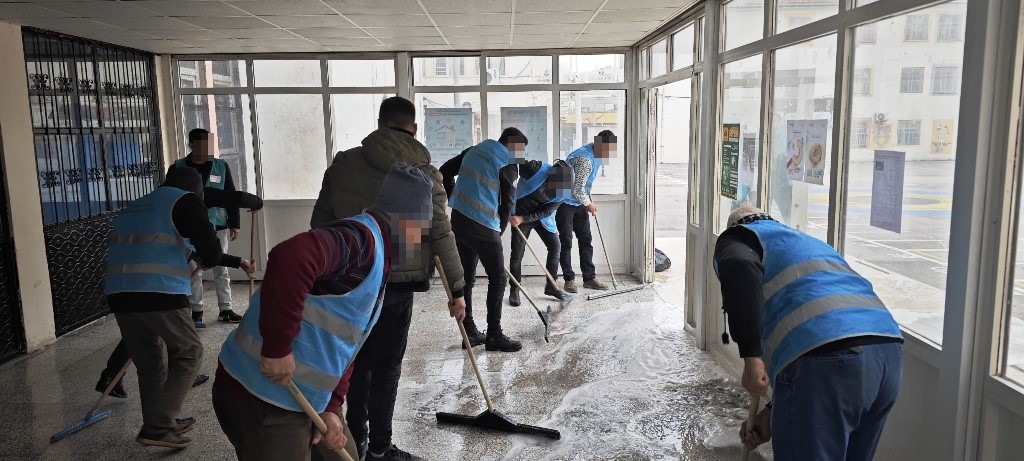 Cizre’de denetimli serbestlik yükümlüleri 16 ayda 212 okulu temizledi
Cizre’de denetimli serbestlik yükümlüleri 16 ayda 212 okulu temizledi