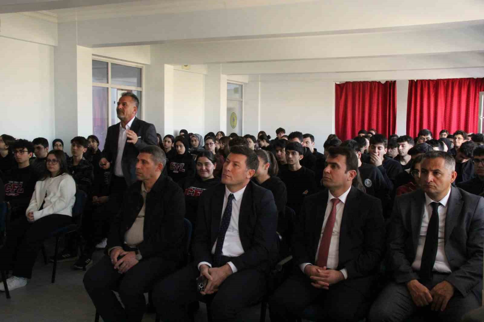 Cizre’de lise öğrencilerine yönelik YKS semineri düzenlendi
