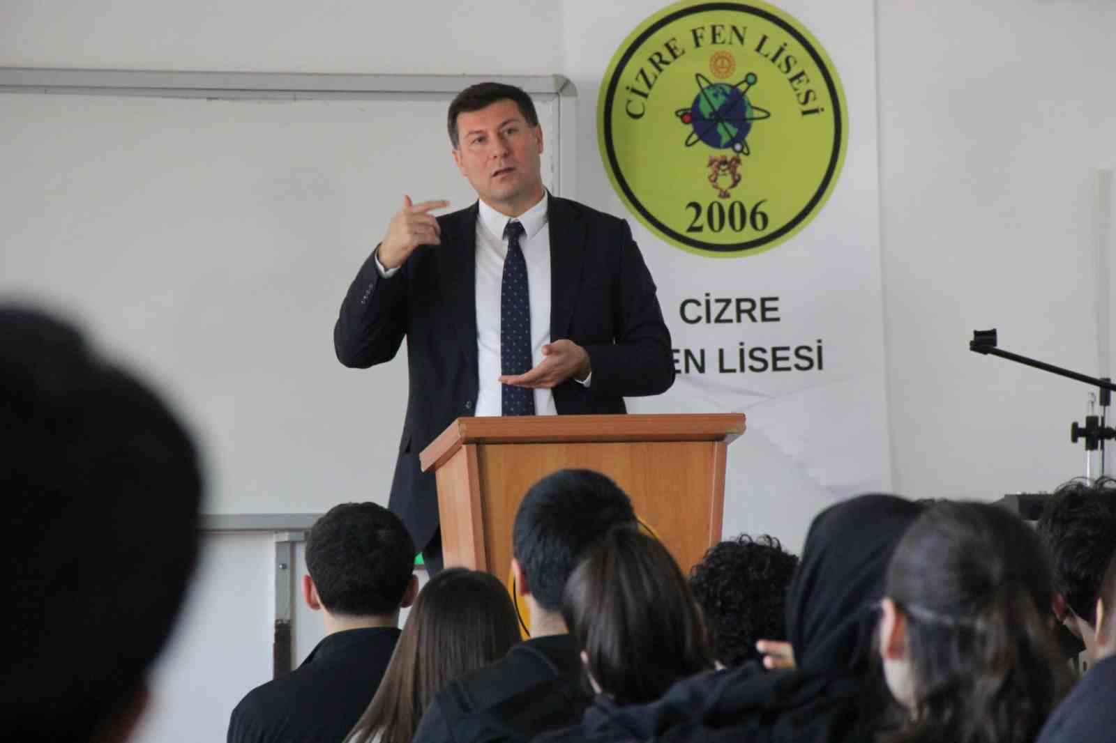 Cizre’de lise öğrencilerine yönelik YKS semineri düzenlendi
