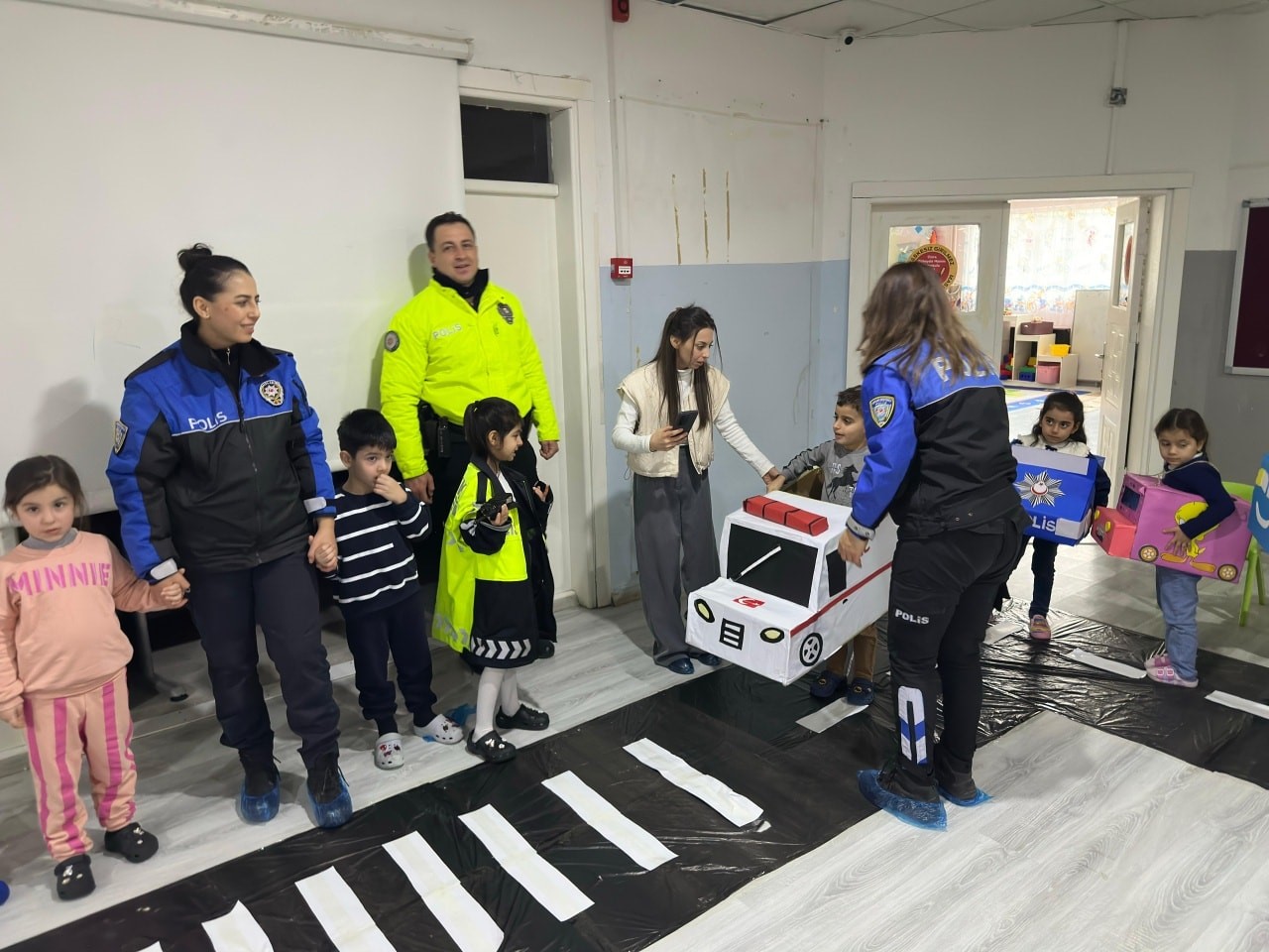 Cizre’de minik öğrenciler polislik mesleğini tanıdı
