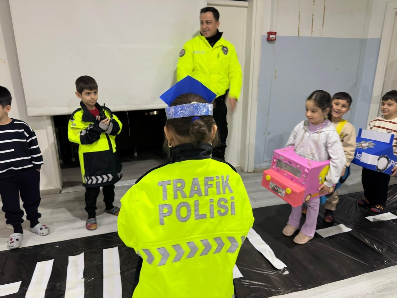 Cizre’de minik öğrenciler polislik mesleğini tanıdı
