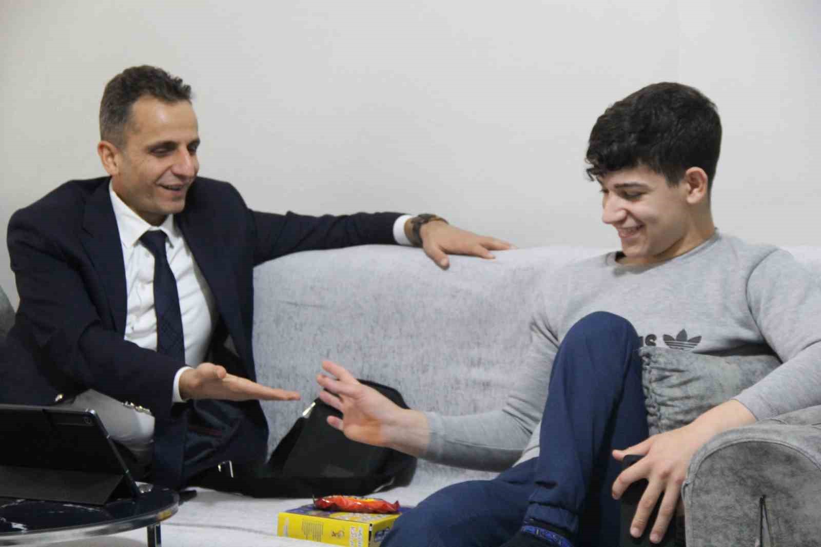 Cizre’de özel öğrencilerin öğrenme yolculuğu evlerinde sürüyor
