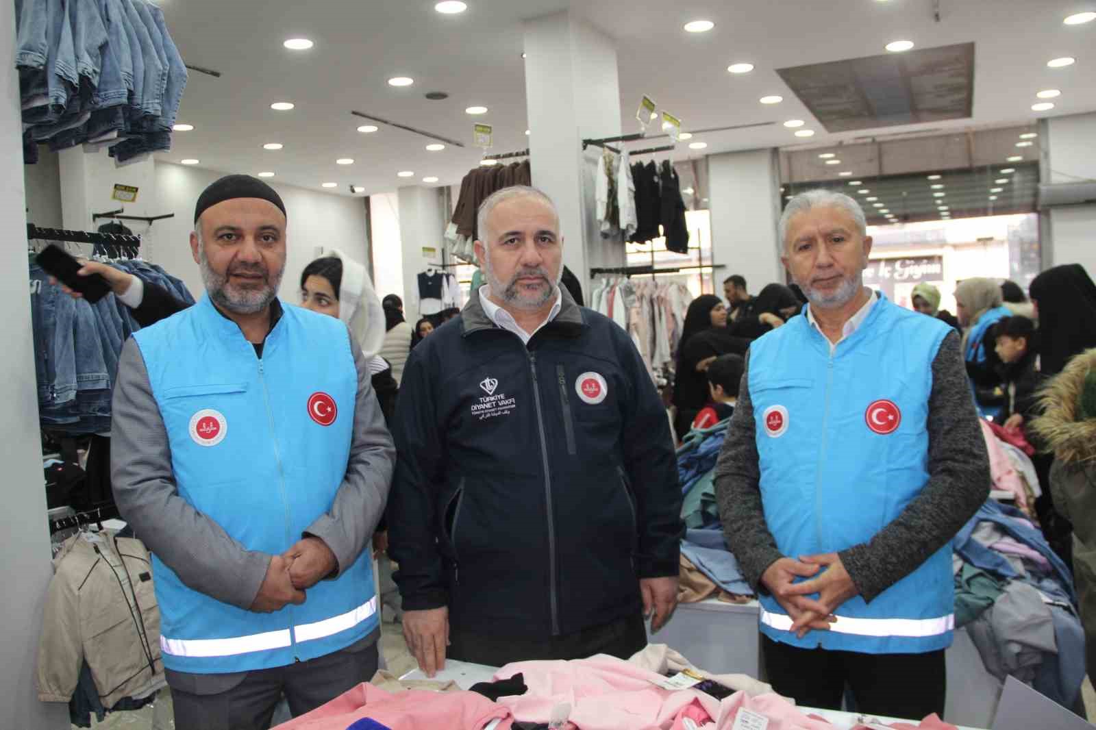 Cizre’de "Yetim Gülerse Cizre Güler" Projesi
