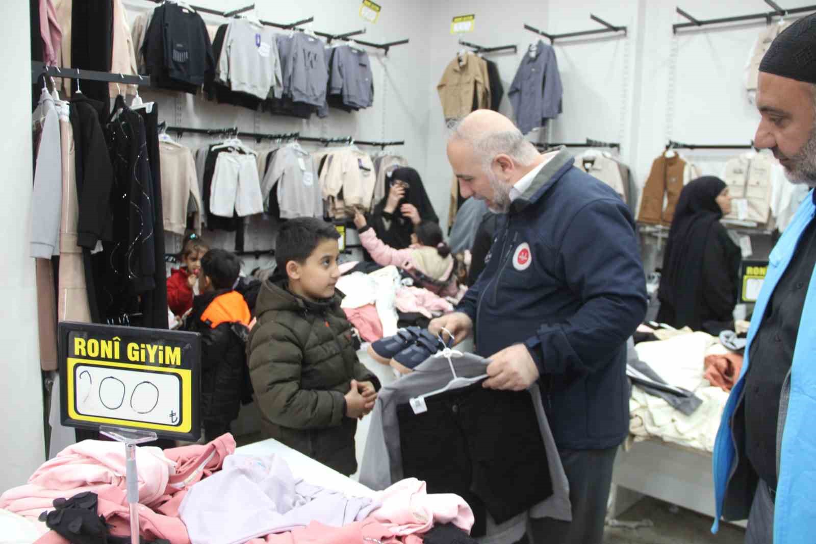 Cizre’de "Yetim Gülerse Cizre Güler" Projesi
