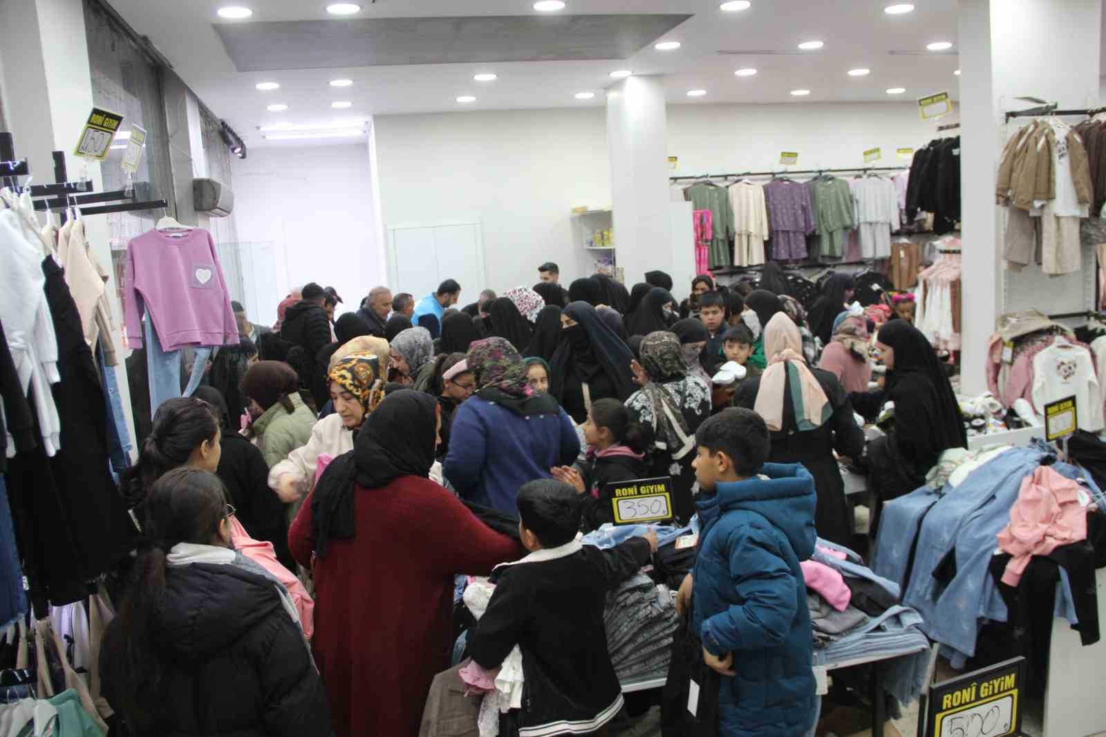 Cizre’de "Yetim Gülerse Cizre Güler" Projesi
