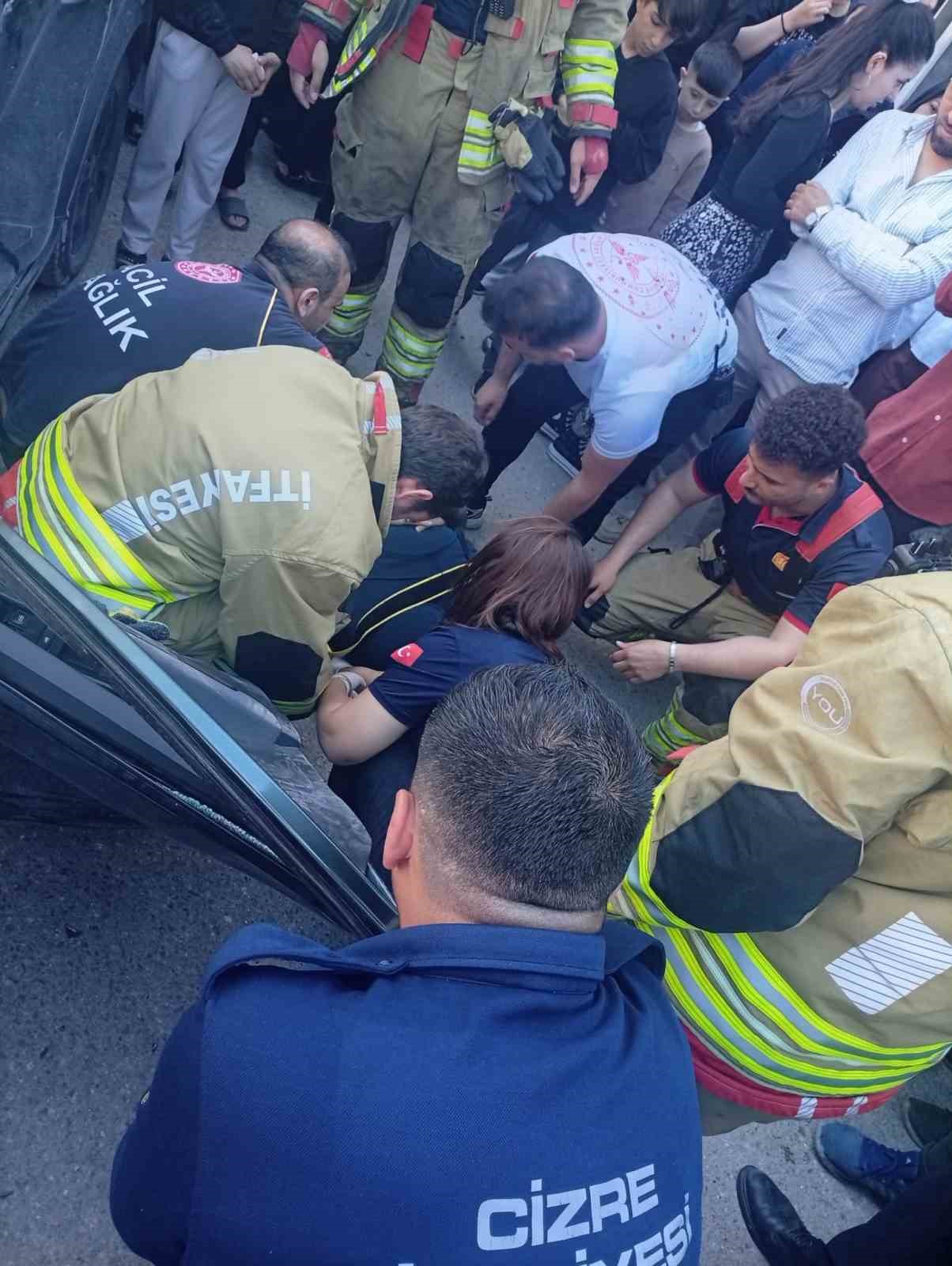 Cizre’deki kazada araçta sıkışan sürücüyü itfaiye kurtardı
