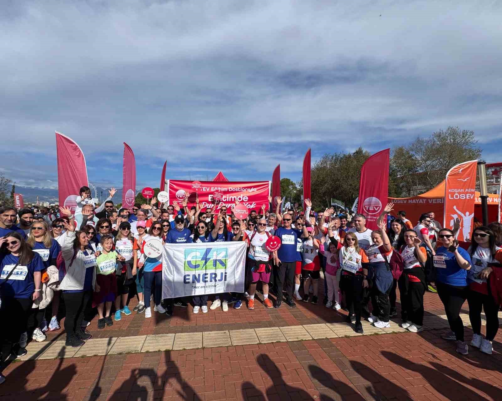 CK gönüllülerinden TEV bursiyerlerine destek
