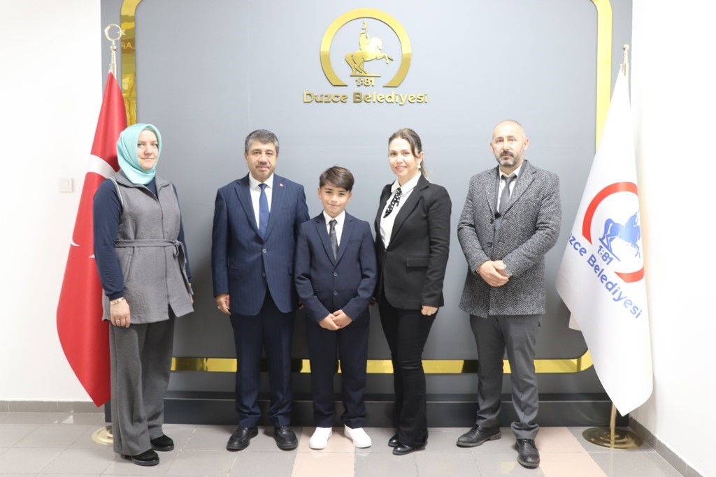 Çocuk başkanın ilk talebi, ‘Daha çok kütüphane yapılsın’ oldu
