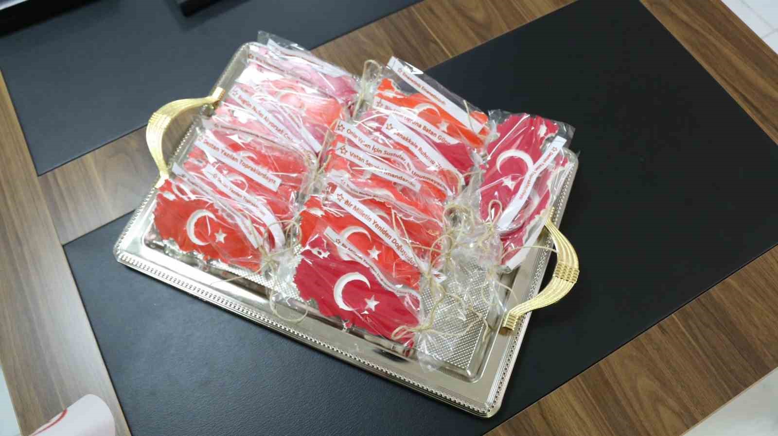 Çocuk evlerinde kalan minik ellerden anlamlı 18 Mart hediyesi
