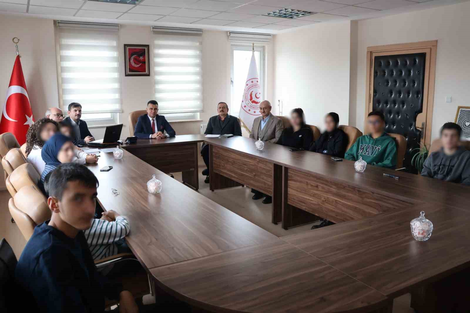 Çocuk hakları komitesi üyelerine dijital okuryazarlık ve akran zorbalığı ile mücadele eğitimi
