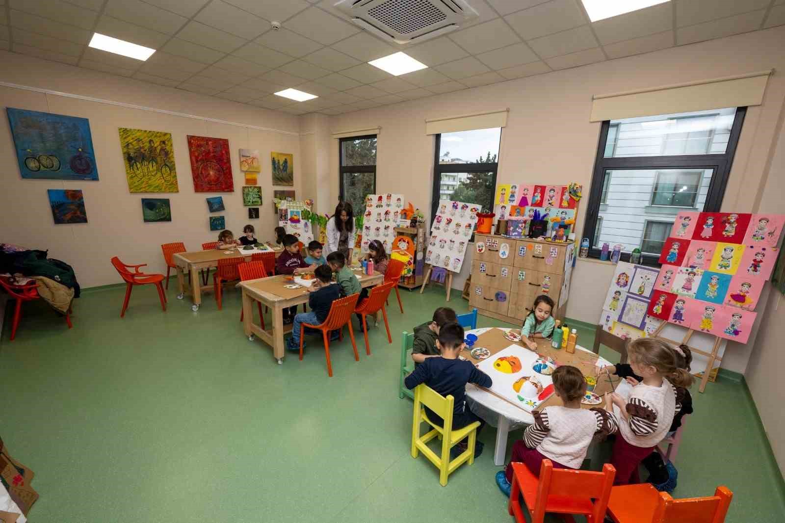 Çocuk kampüsünde çocuklar hem eğleniyor, hem de öğreniyor
