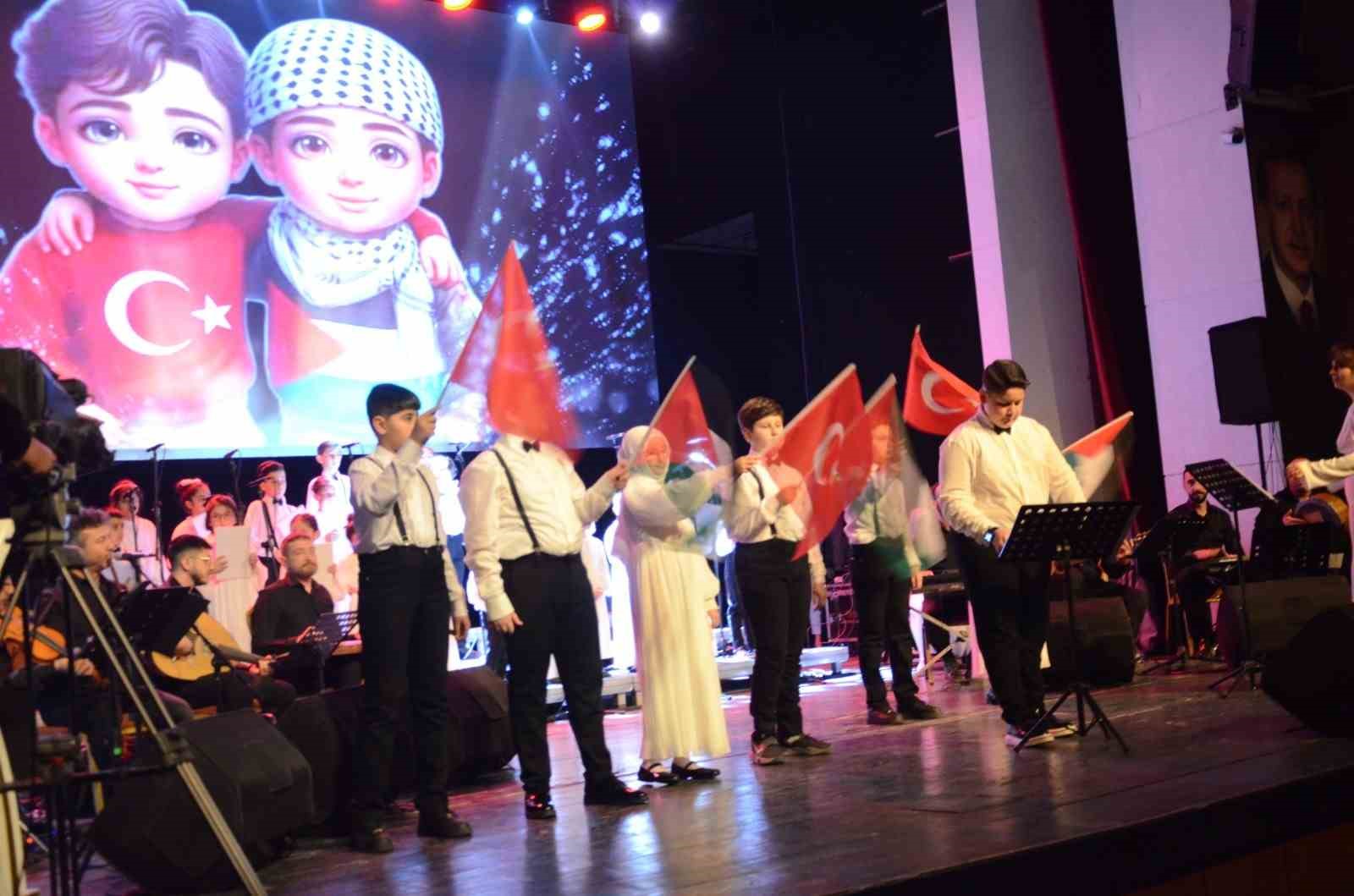 Çocuk Korosu’nun "Kutlu Nağmeler" konseri büyük beğeni topladı
