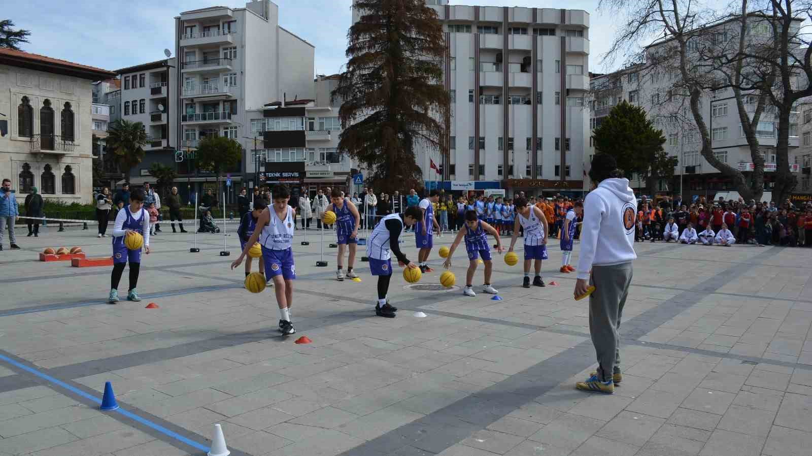 Çocuk şenliği Sinop’ta renkli görüntülere sahne oldu
