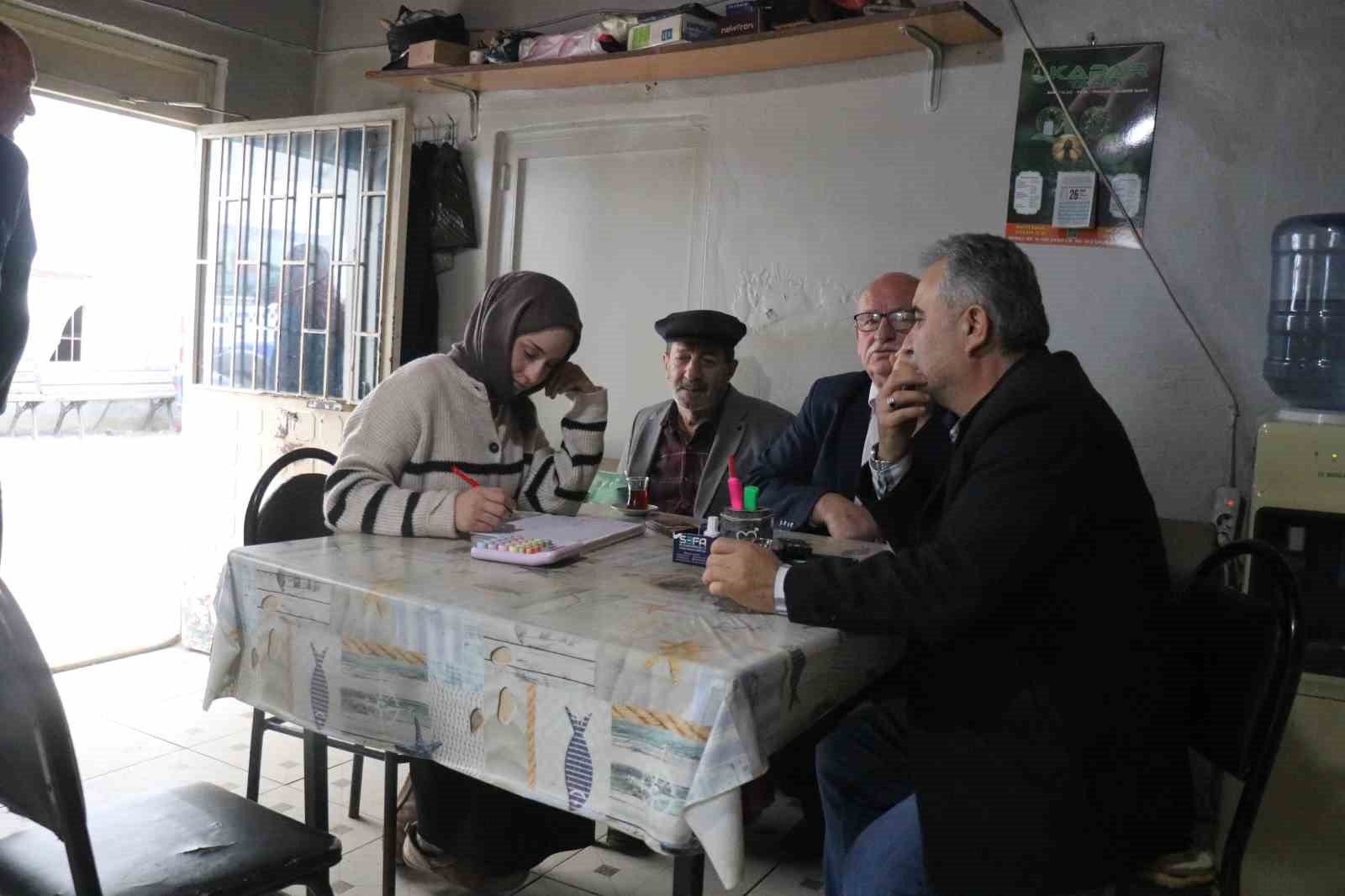 Çocuk yaşta muavinlik yaparak başladı, şimdi minibüs direksiyonunda kadınlara ilham oluyor
