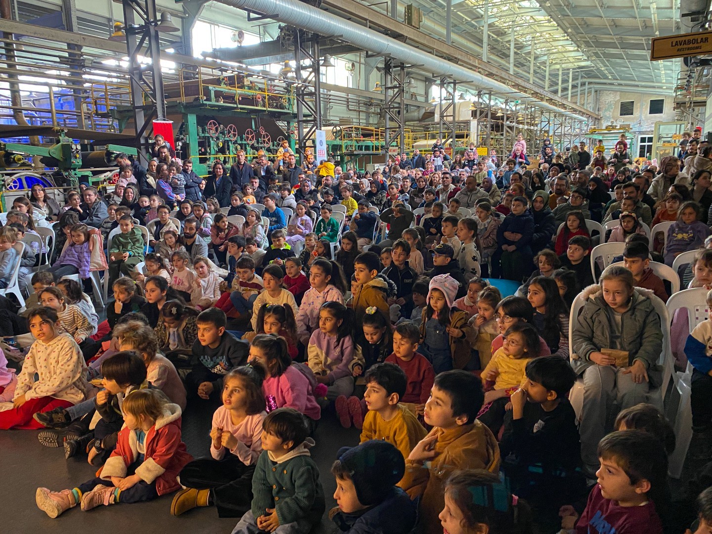 Çocuklar geleneksel gölge gösterisi ile eğlenceli anlar yaşadı
