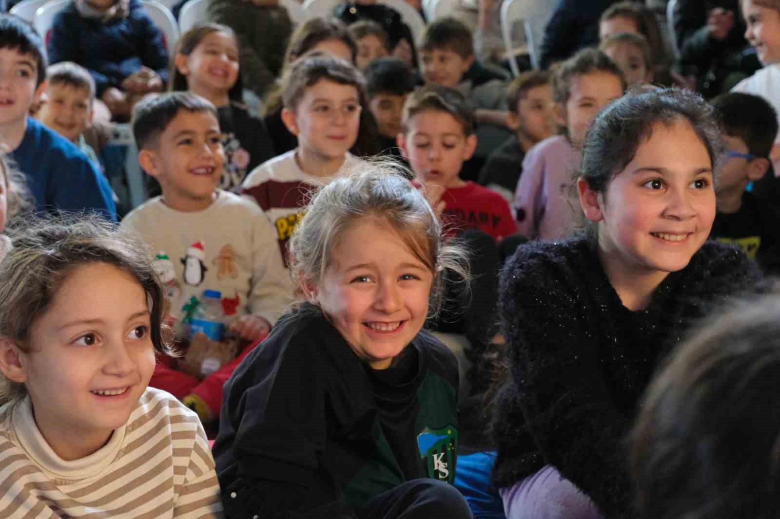 Çocuklar geleneksel gölge gösterisi ile eğlenceli anlar yaşadı
