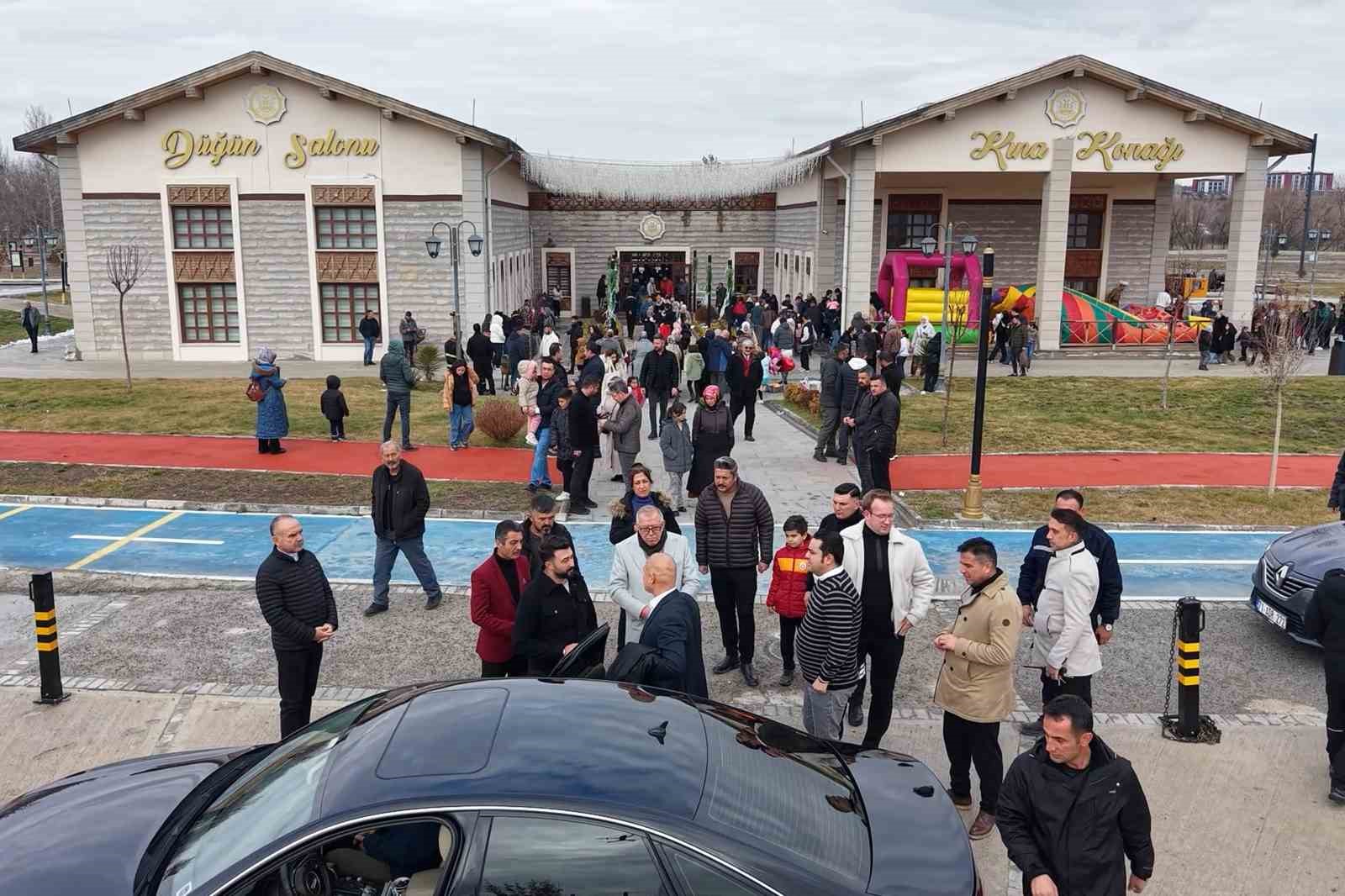 Çocuklar için ücretsiz şenlik düzenlendi, aileler akın etti
Çocuklar için ücretsiz şenlik düzenlendi, aileler akın etti