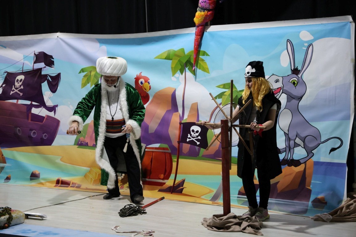 Çocuklar "Nasrettin Hoca Korsanlara Karşı" oyununda buluştu
