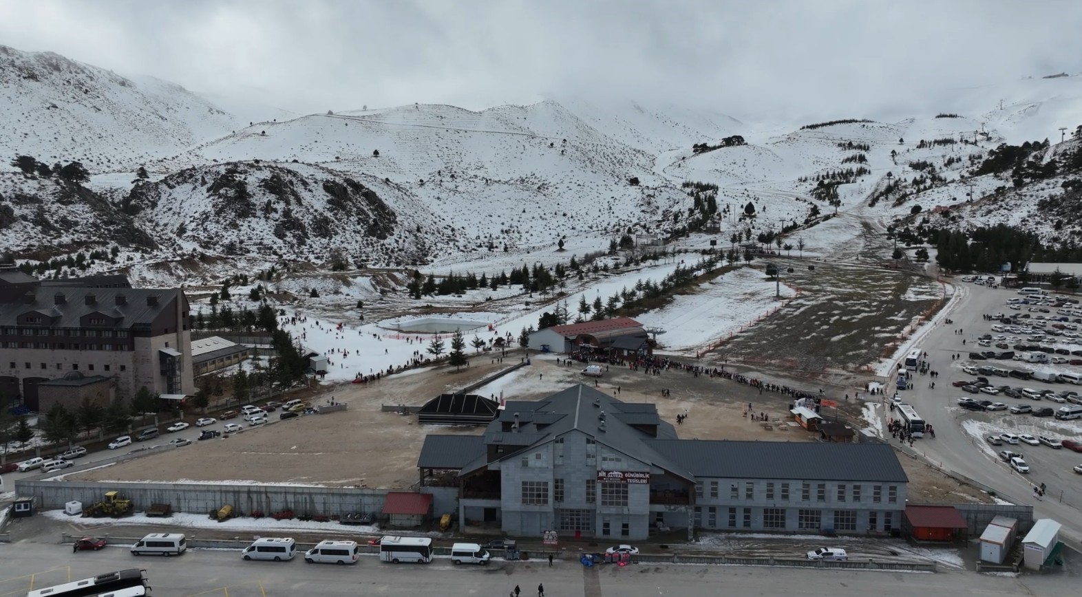 Çocuklar sömestir tatilinin keyfini Davraz Kayak Merkezi’nde çıkardı
