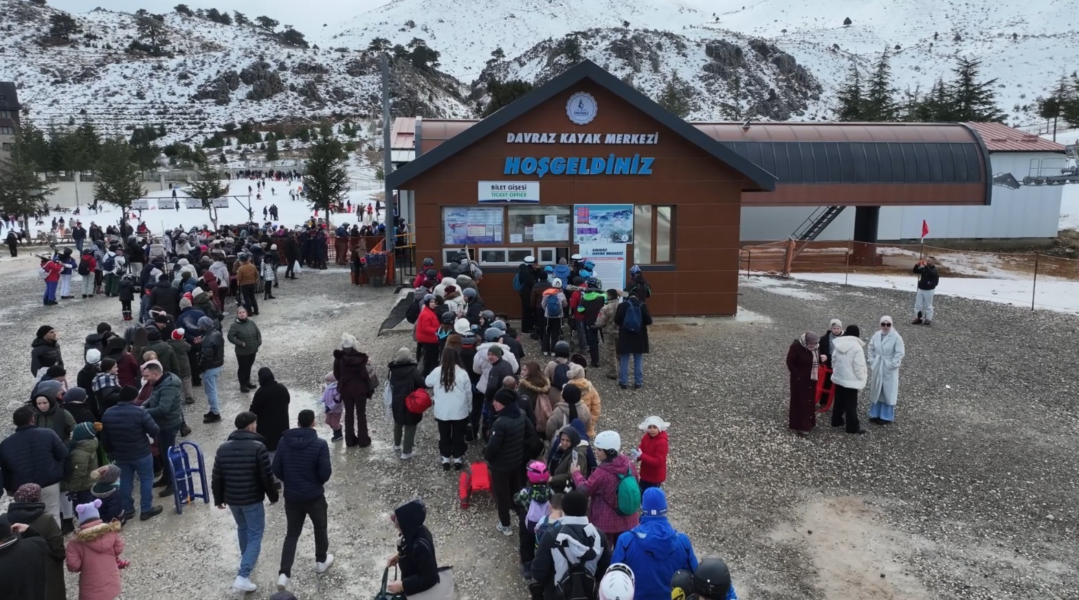 Çocuklar sömestir tatilinin keyfini Davraz Kayak Merkezi’nde çıkardı
