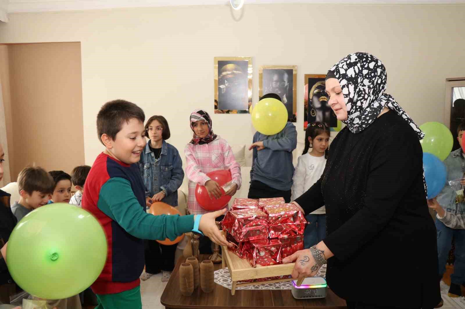 Çocuklara bayram tadında misafirlik
Çocuklara bayram tadında misafirlik