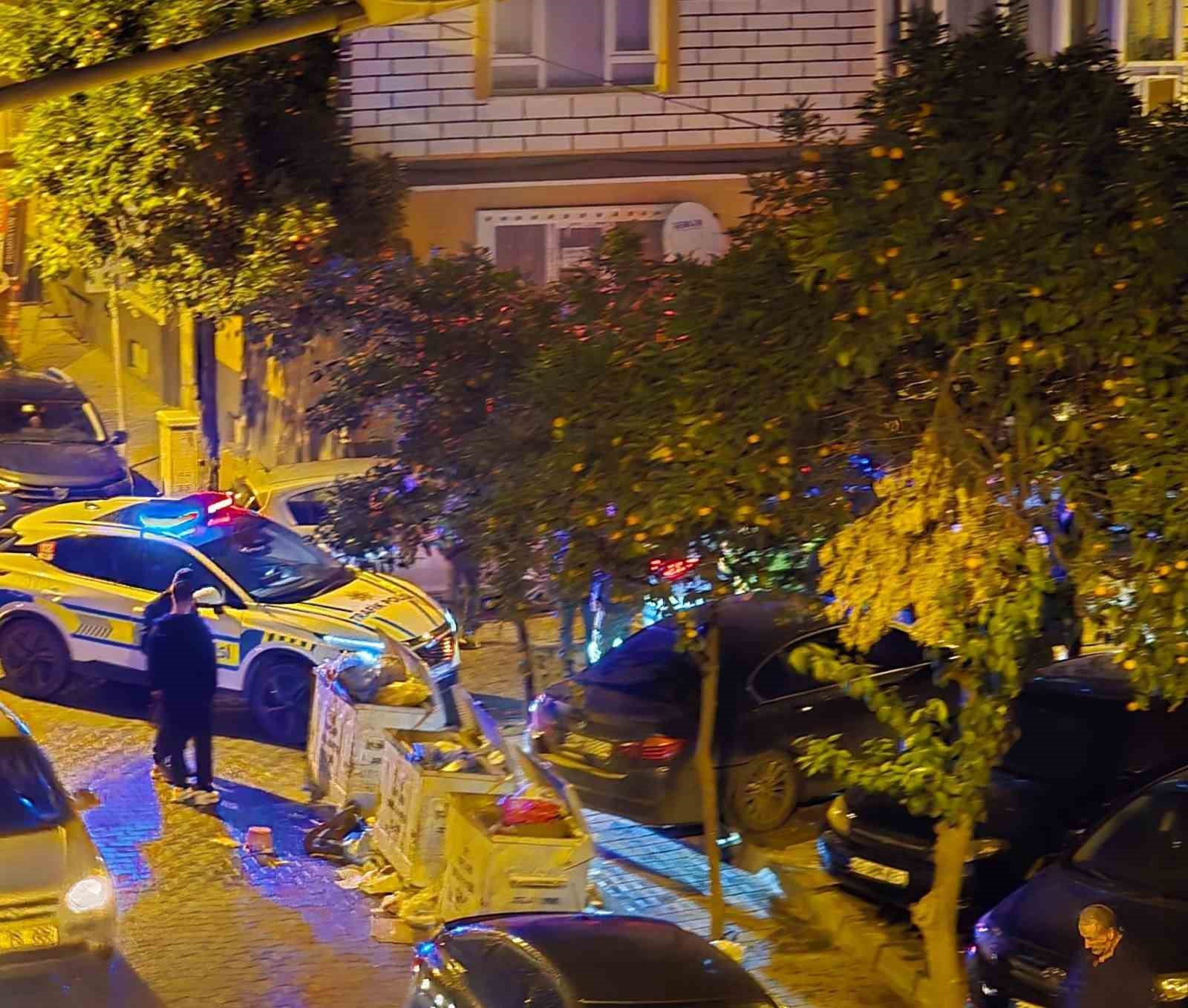 Çocuklara çarpıp kaçtı, plakasını çöp poşetiyle gizledi
Çocuklara çarpıp kaçtı, plakasını çöp poşetiyle gizledi