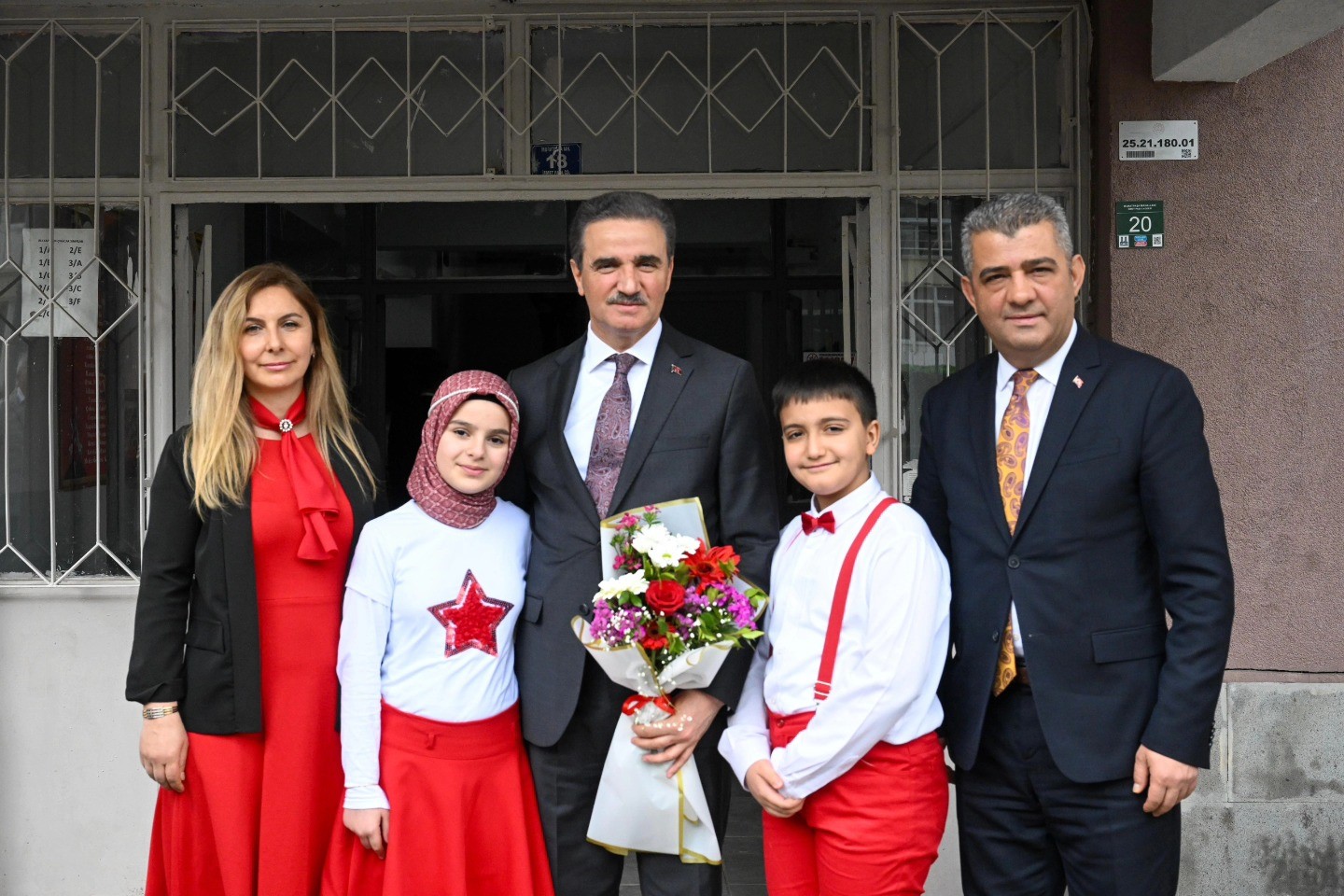 Çocuklardan anlamlı "bayrak" vurgulu çalışma
