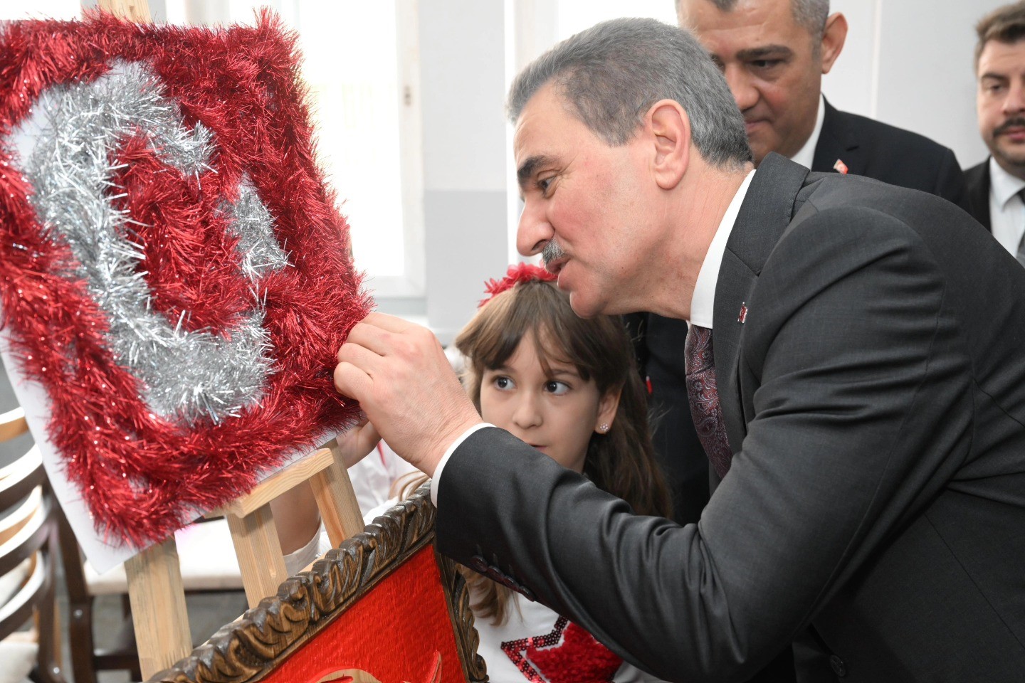 Çocuklardan anlamlı "bayrak" vurgulu çalışma
