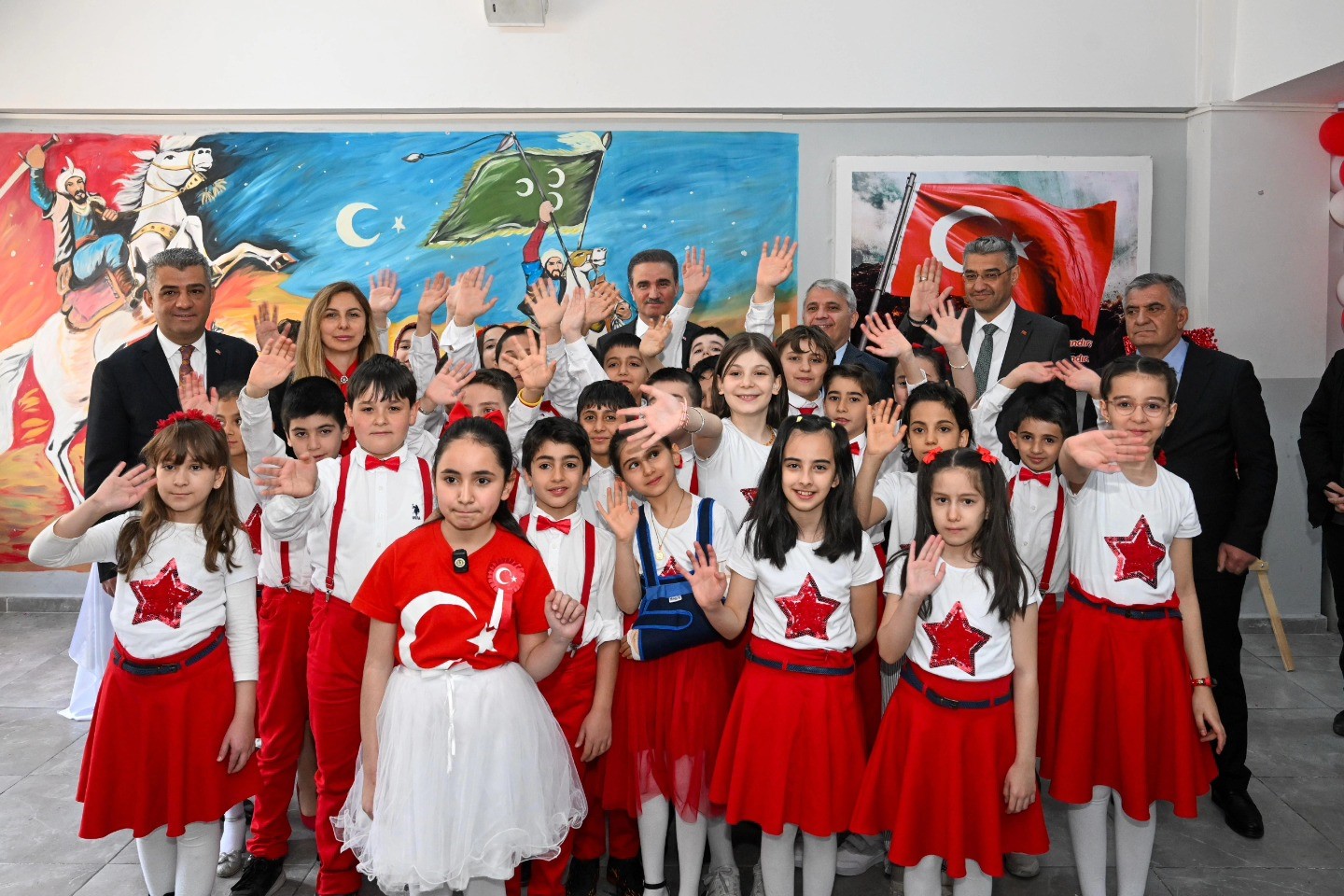 Çocuklardan anlamlı "bayrak" vurgulu çalışma
