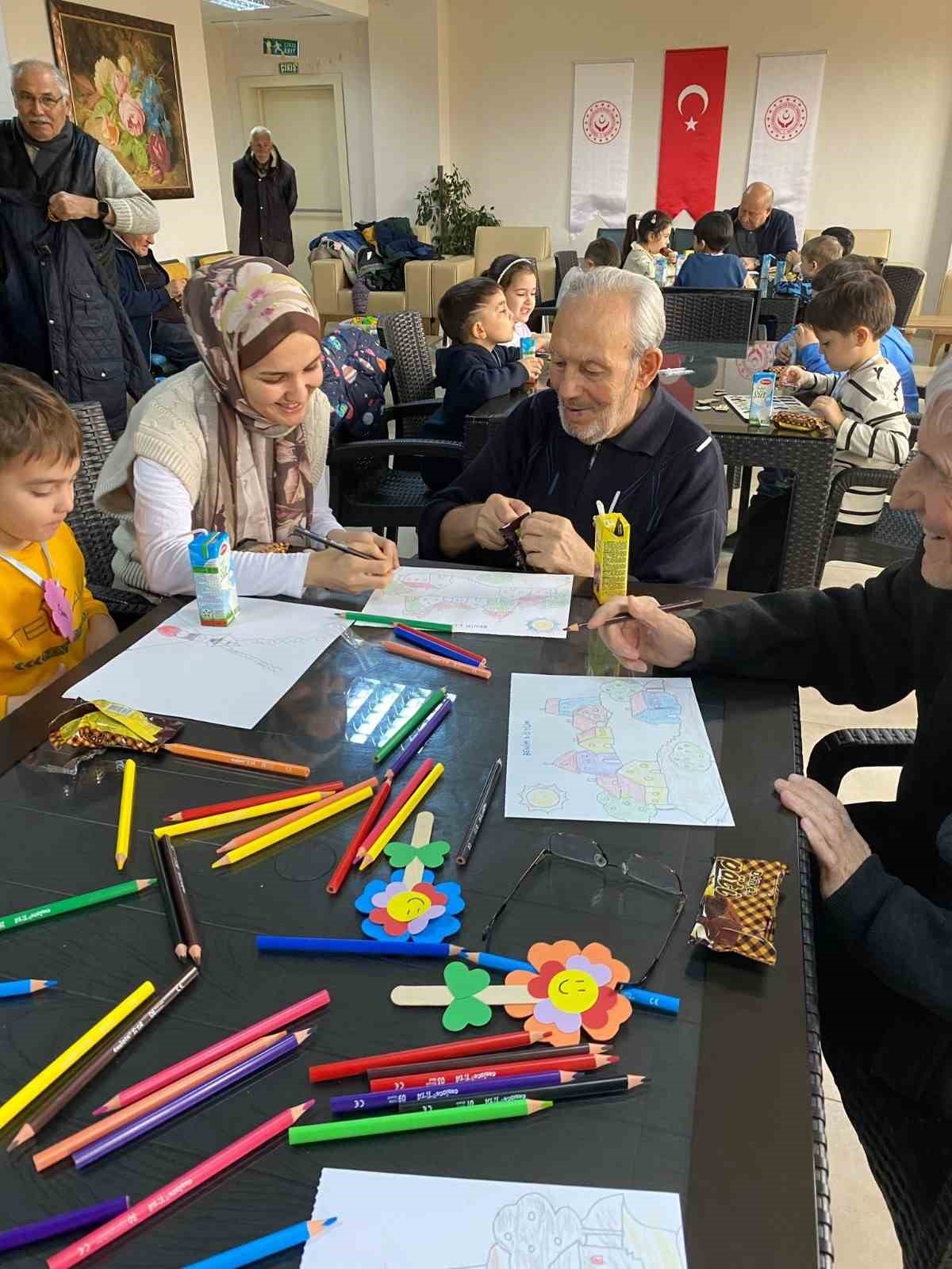 Çocuklardan büyüklerine huzurevinde ziyaret
