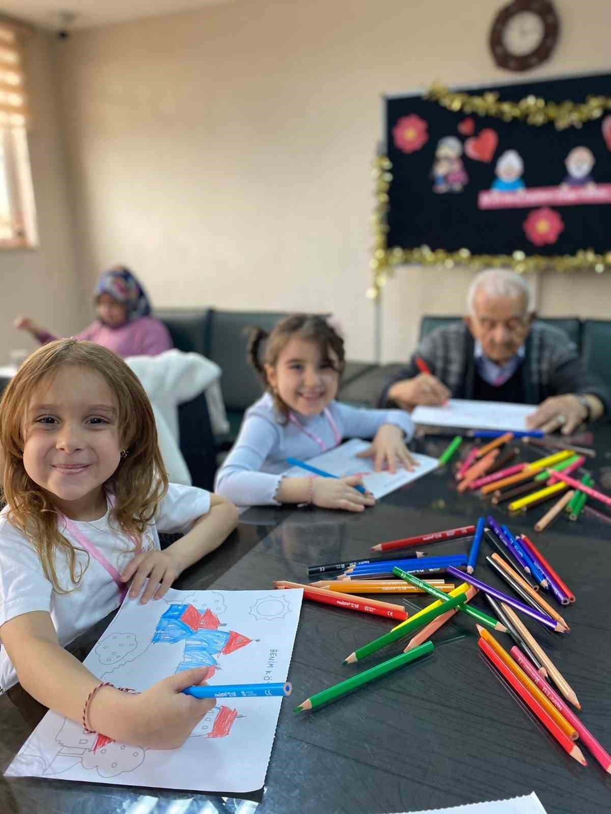 Çocuklardan büyüklerine huzurevinde ziyaret
