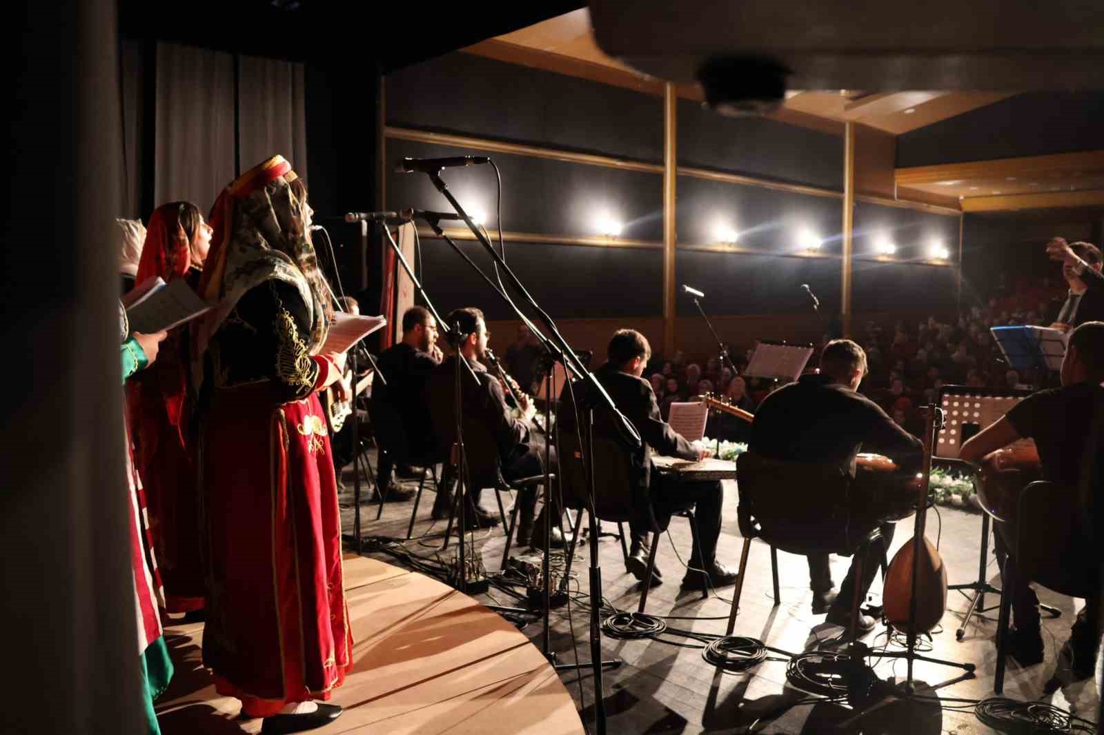 Çocuklardan duygu dolu türkü konseri
Çocuklardan duygu dolu türkü konseri